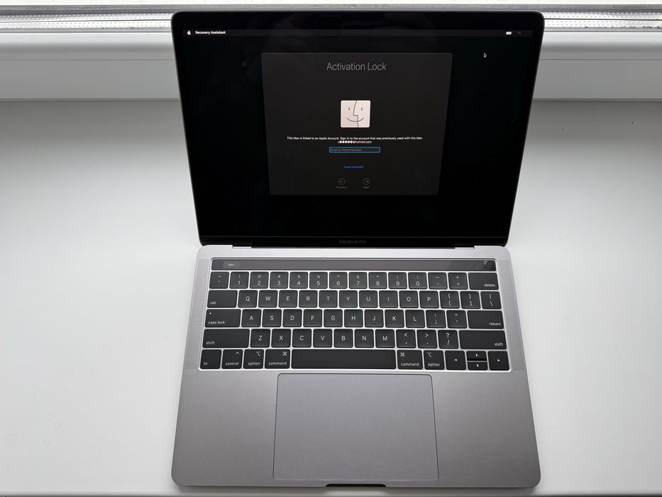Apple Macbook Pro A1989 i5/16/512 ICLOUD