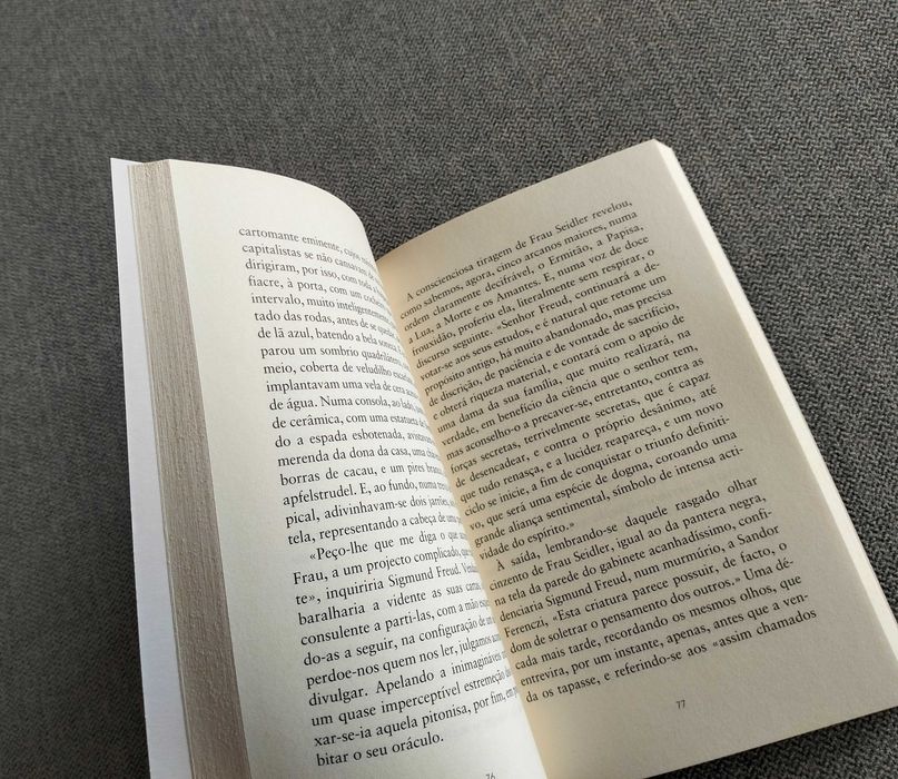 Livro "O eixo da bússola" de Mário Cláudio
