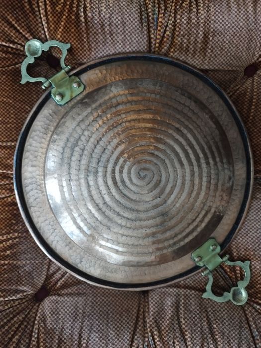 Braseira antiga de cobre como Nova