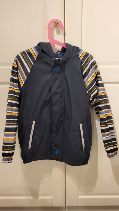 Conjunto para a chuva com interior em forro polar