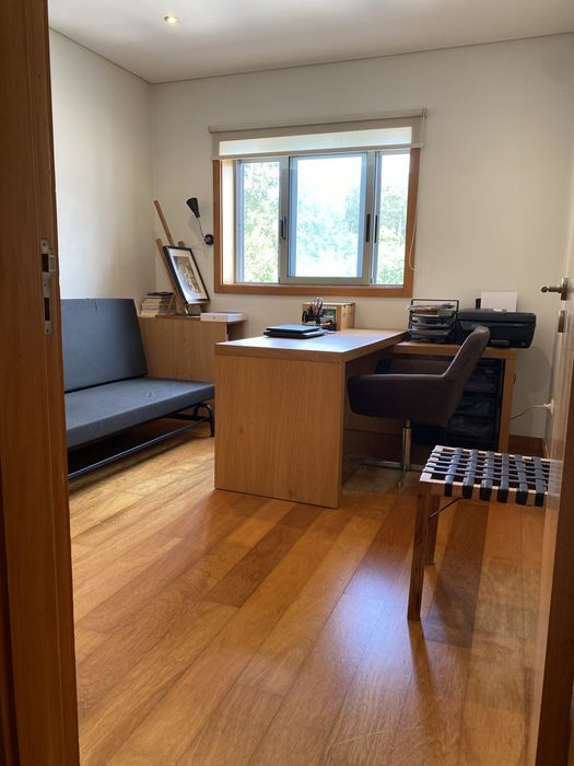 Moradia 3  Frentes  4 Quartos (2 Suites com AC) Piscina, Elevador interno, 2  gr  Terraços, Churrasqq ueira  ginasio. Muito bem localizada   Vi N Gaia