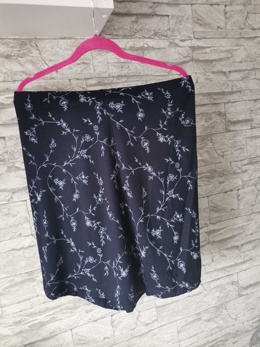 Nowa, granatowa spódniczka w kwiaty 38/M
