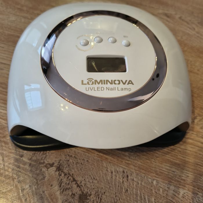 Frezarka i lampa do paznokci hybrydowych