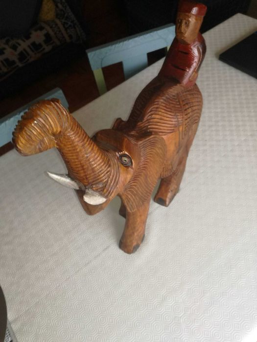 elefante em madeira maciça,origem Tunísia