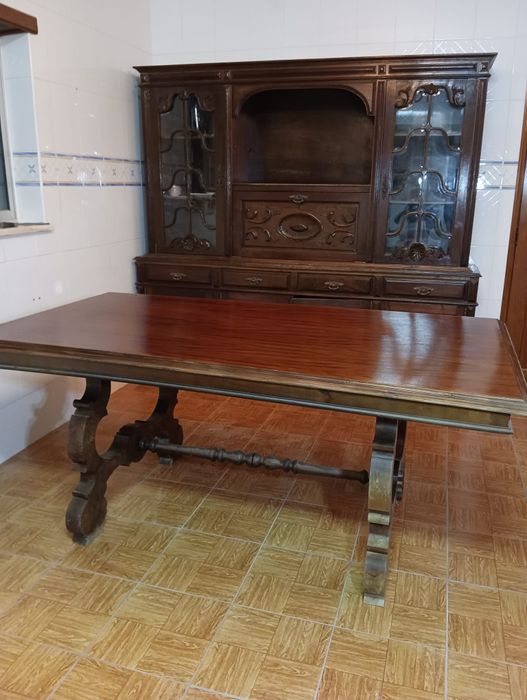 Móvel de sala e mesa bom estado