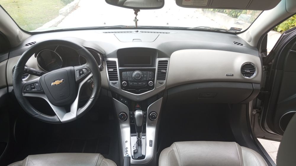 Chevrolet Cruze com caixa velocidades automáticas.