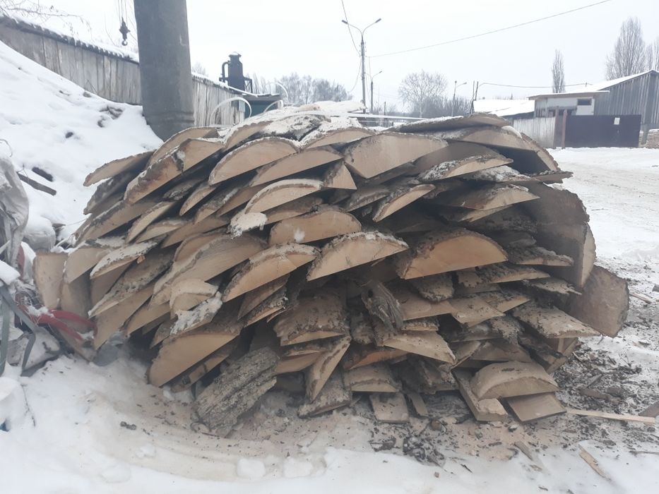 Дрова кубіки горбиль обрізки відходи з пилорами
