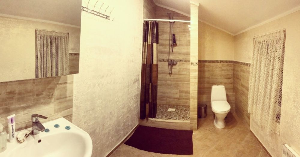 Свободна! Комната двухместная посуточно под ключ на метро Осокорки