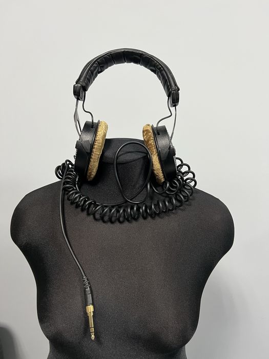 Студійні навушники Beyerdynamic DT 990 PRO LE 250 Om