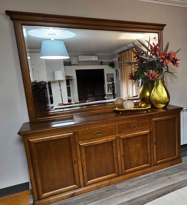 Sala de jantar em cerejeira praticamente nova.
