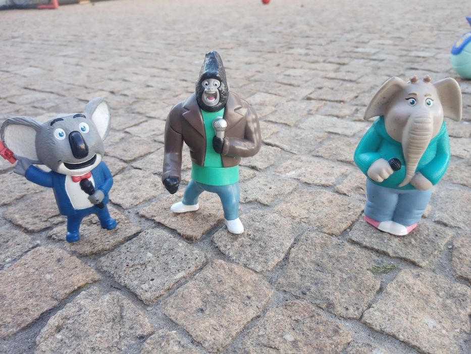 Figuras de diversos filmes infantis