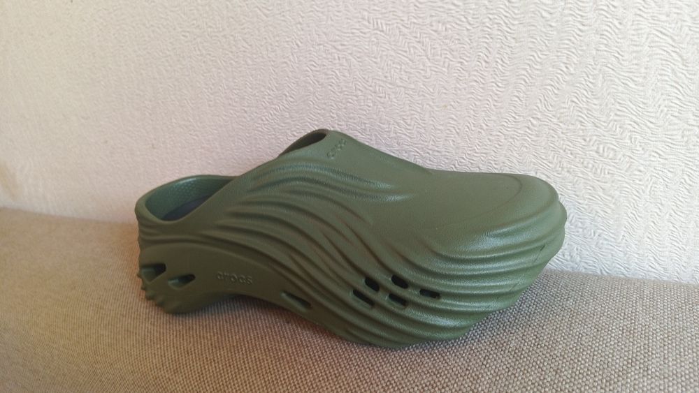 Продам Crocs Echo Wave  оригинал