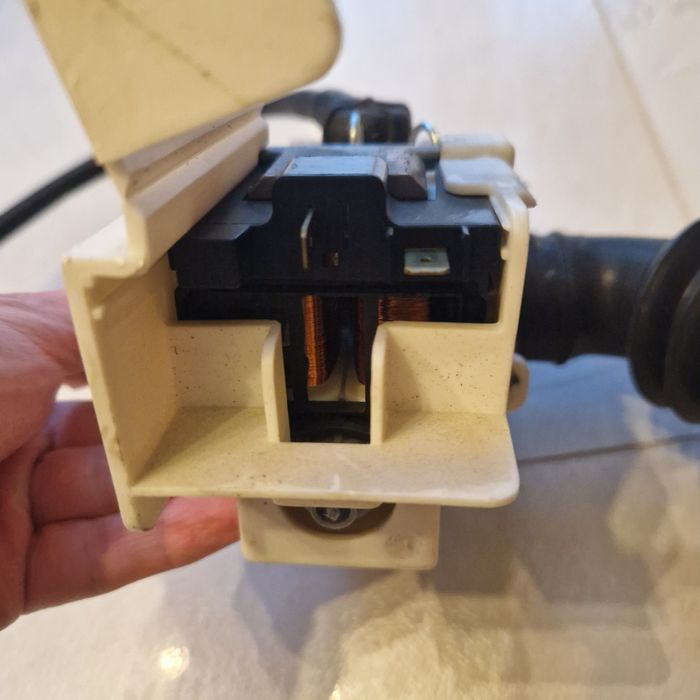 Pompa odpływowa do pralko-suszarki Samsung WD7704D8V