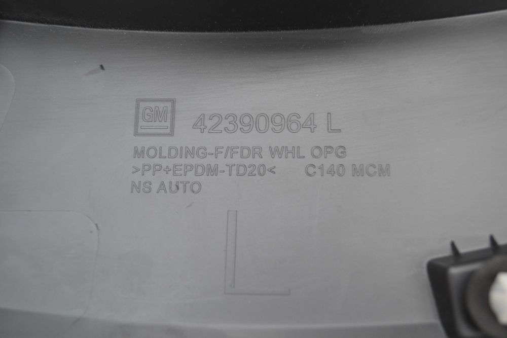 Накладка крыла перед лев молдинг GM 42390964 Chevrolet Captiva Antara