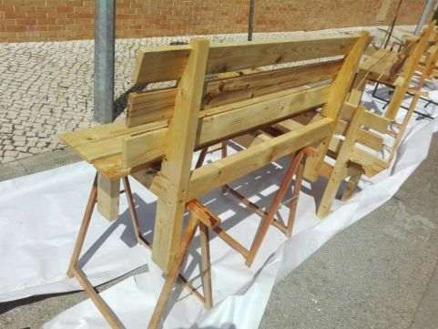 Bancos de jardim,ou para mesa.