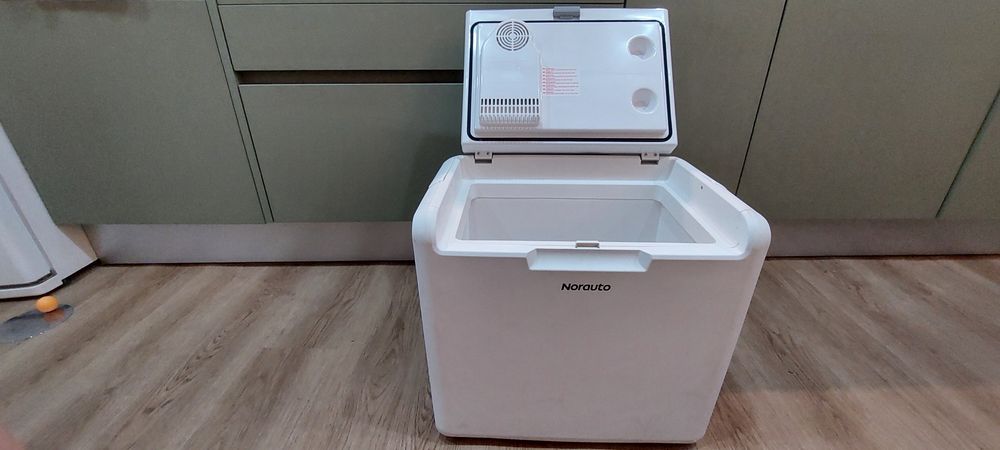 [Reservada] Geleira / arca eléctrica Norauto 12/230V (30L)