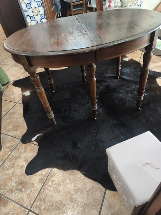Mesa de madeira maciça extensível