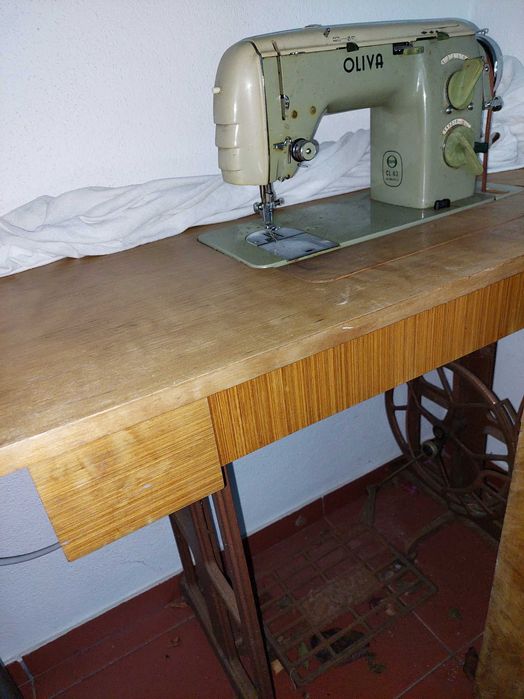 Máquina de costura "Oliva CL 62"