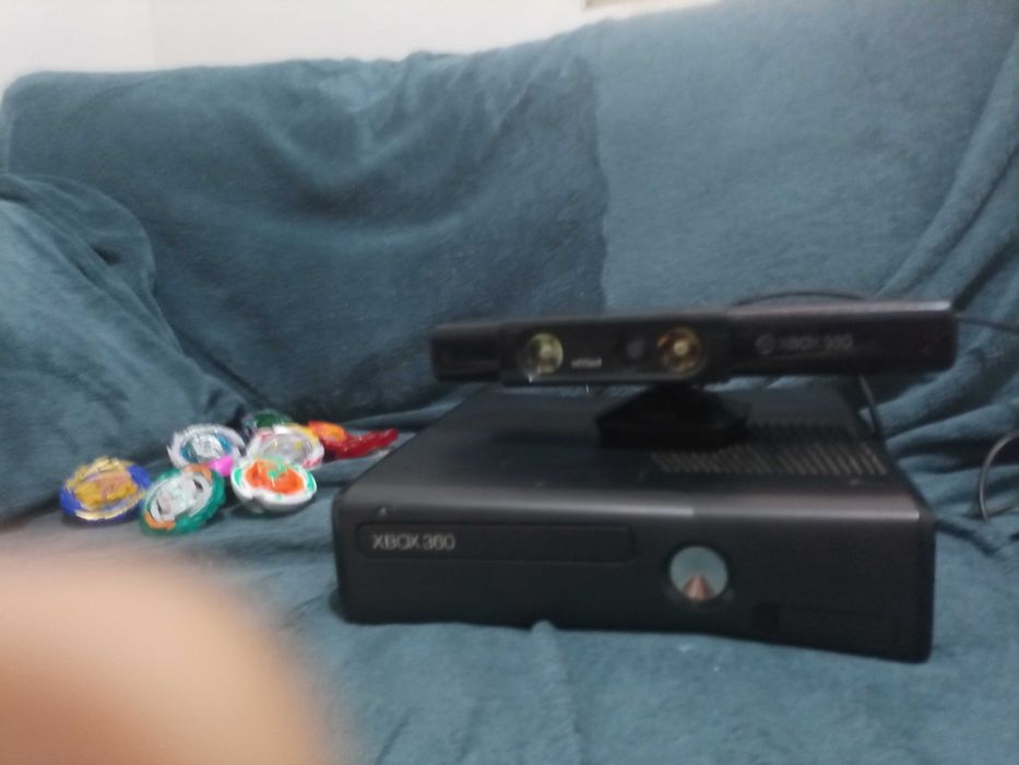 Xbox 360 slim e kinekit e um negócio para kinekit, vendo e troco