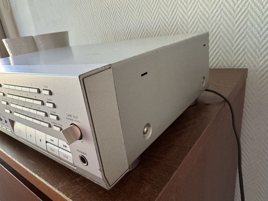 Odtwarzacz cd Sony cdp 597
