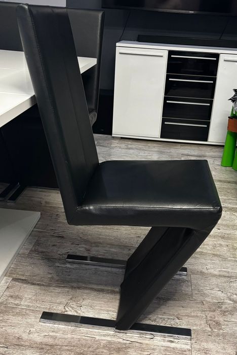 Sprzedam stół z krzesłami