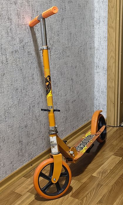 Самокат металевий,  дитячий, майже новий.