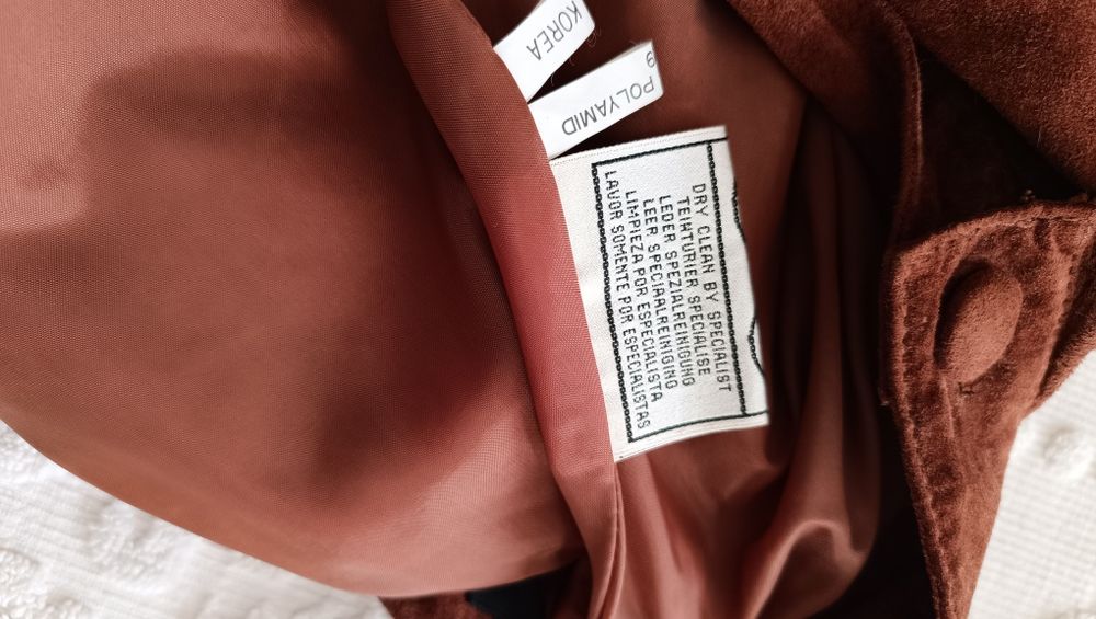 Saia midi de pele castanha,