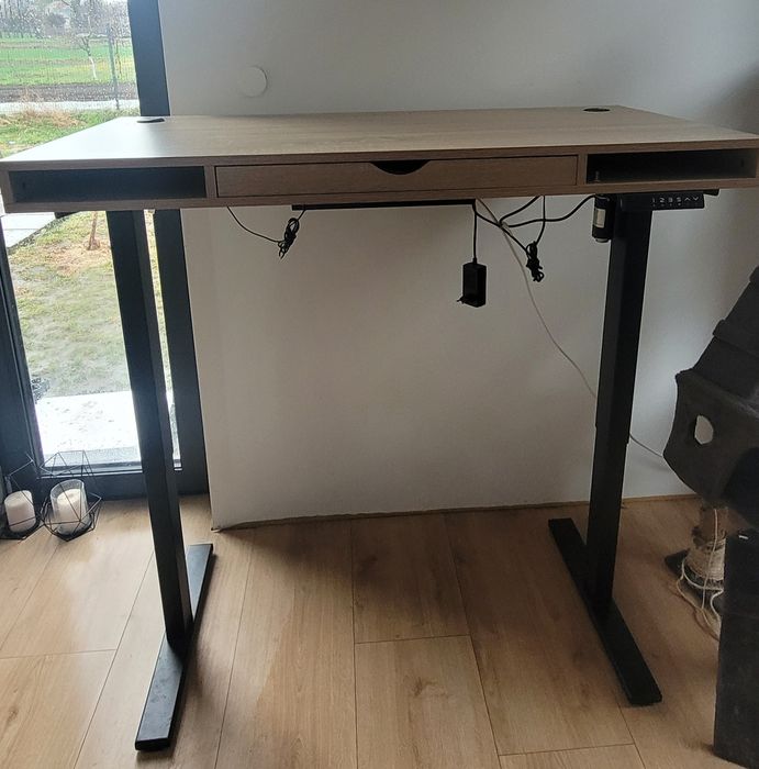 Elektrycznie ustawiane biurko nowe