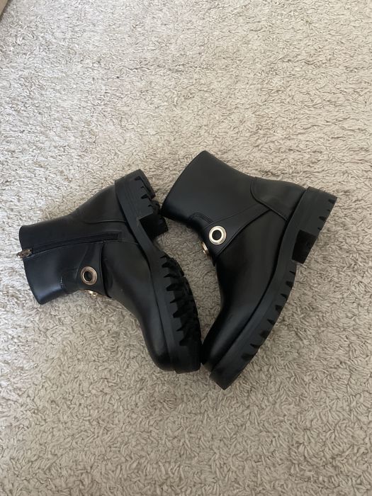 Нові жіночі черевички BOSS Helen Bootie Classic