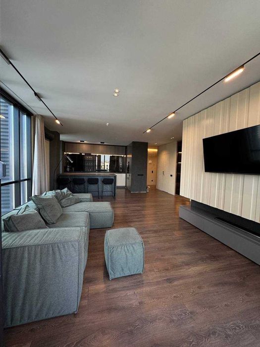 продаж 3к(100м2) елітної квартири з видом на міське озеро.