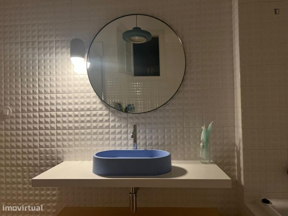 Quarto - localizado em Penha Lisbon