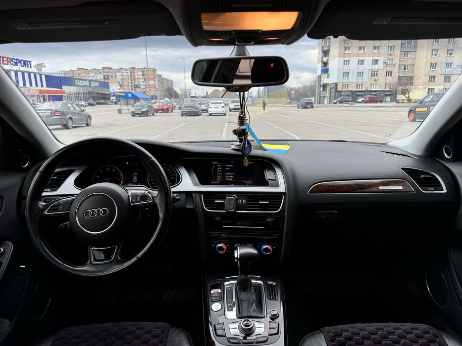 Продам Ауді А4 2015