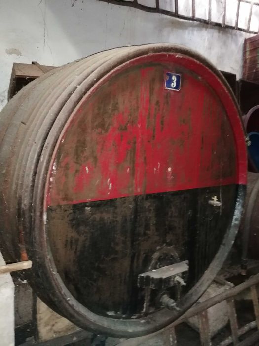 Vendo várias pipas de vinho