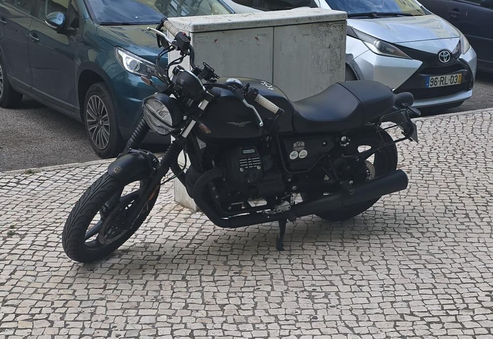 Moto Guzzi V7 Stone 850 – 2021 – 21.847 km – Extras incluídos