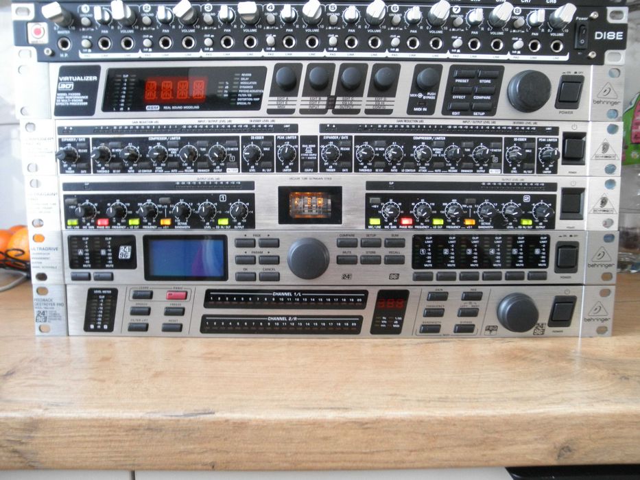 Behringer MIC 2200 Ultragain Pro. Preamplifier. Przedwzmacniacz.