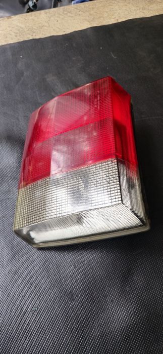Lampa Tylna Lewa W Klapę Bagażnika Audi 80 B4 Kombi