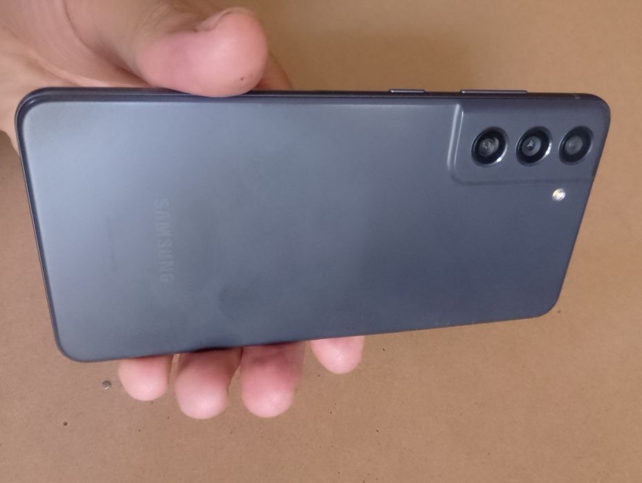 Отличный Samsung S21 FE 128GB