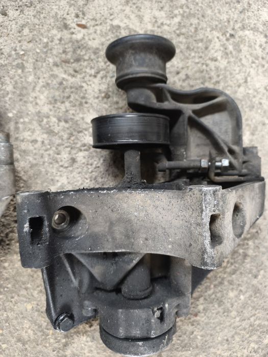 Audi 80 1.9 TDI łapa alternatora