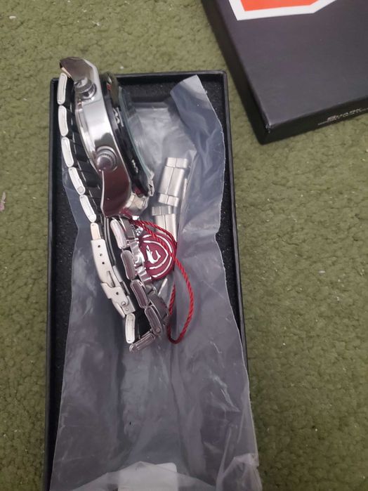 Продам кварцевий годинник