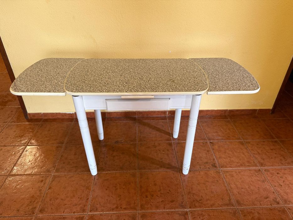 Mesa cozinha em bom estado