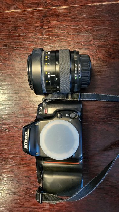 Nikon F50 + Tokina 28-80 mm