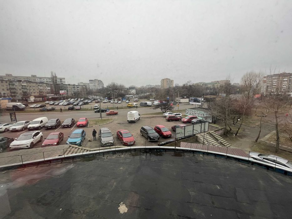 Фасадне приміщення комерційного призначення