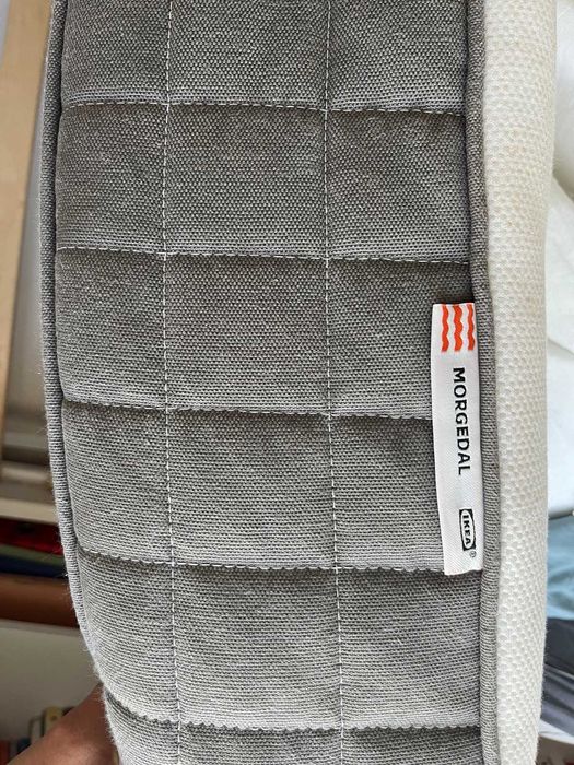 Cama dupla gavetão ikea com colchões e roupa de cama