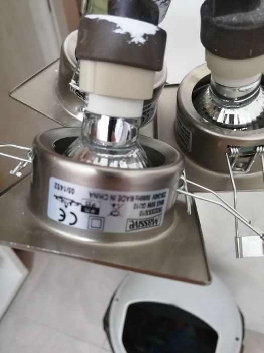 Projectores de teto com lampadas