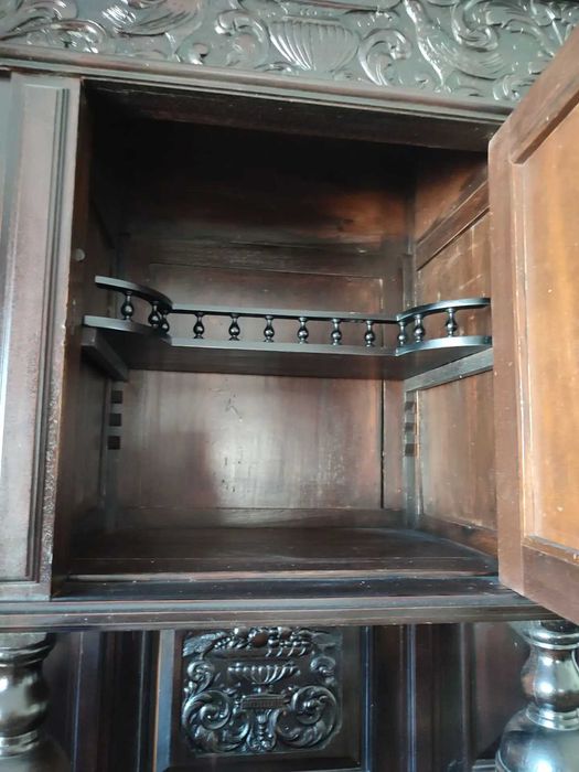 Mobília em pau preto com mais de 100 anos