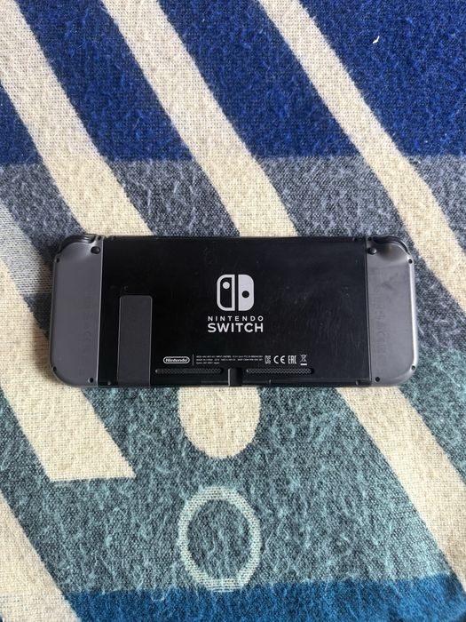 Nintendo Switch com mala e controle extra