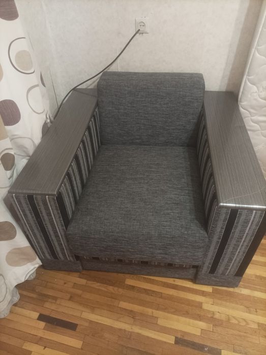 Диван розкладний і два м'які крісла