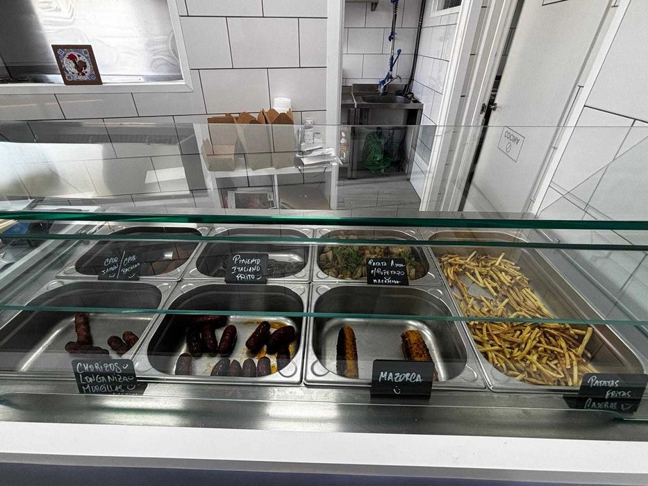 Balcão/Expositor Banho-Maria em vidro _ 230V Inox c/ Vitrine e Estufa – 4 GN1/1 ou 8 GN1/2
