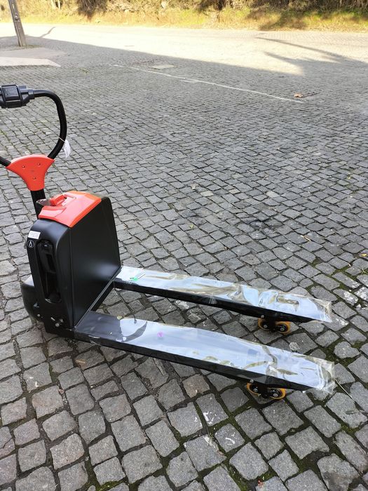 Promoção , Porta Paletes Elétrico EP F4 1500kg  (empilhador / Stacker)