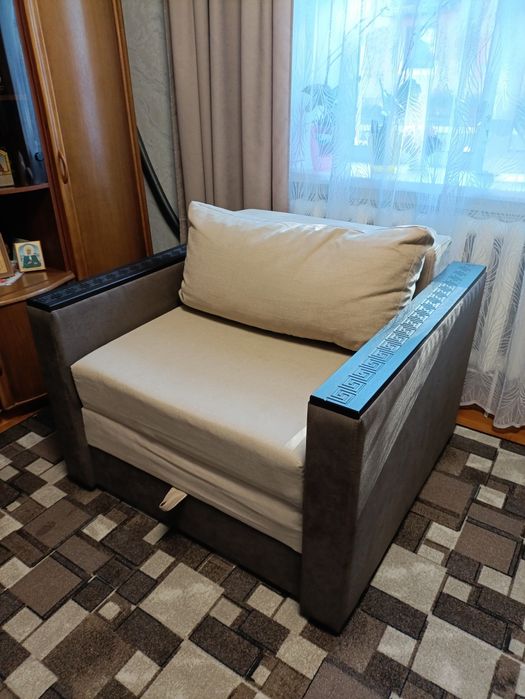 Крісло зі спільним місцем